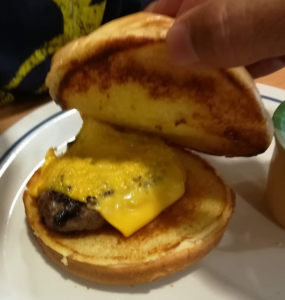 アイホップ　Jr. Cheeseburger